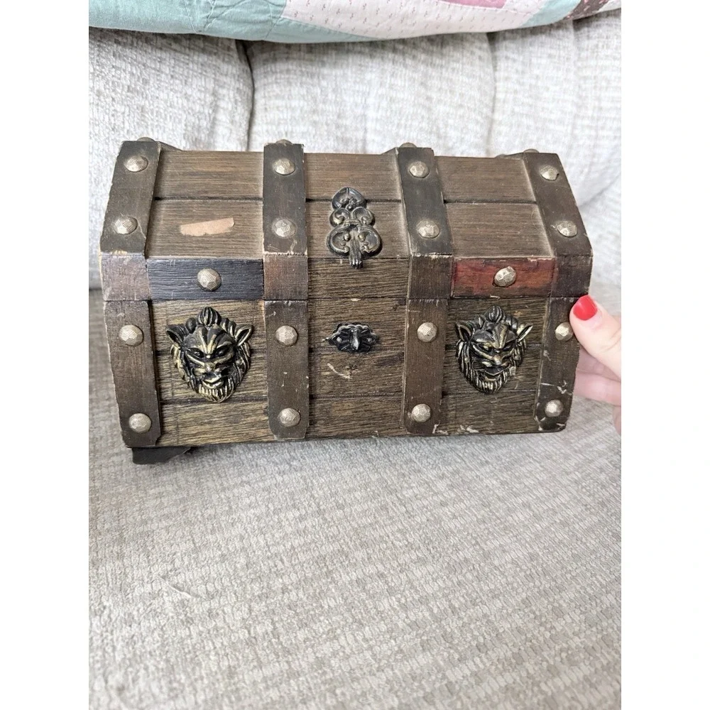 Vintage Medieval Revival Treasure Chest Amber Decanters & Shot‎ Glasses Taiwan